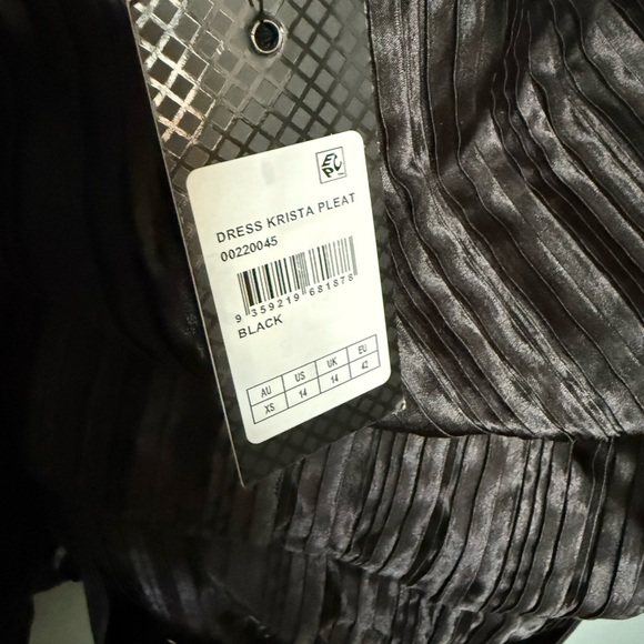 NWT City Chic Women's Plus Size Black Pleat Cocktail Dress Krista Pleat Size 14 - Picture 7 of 11